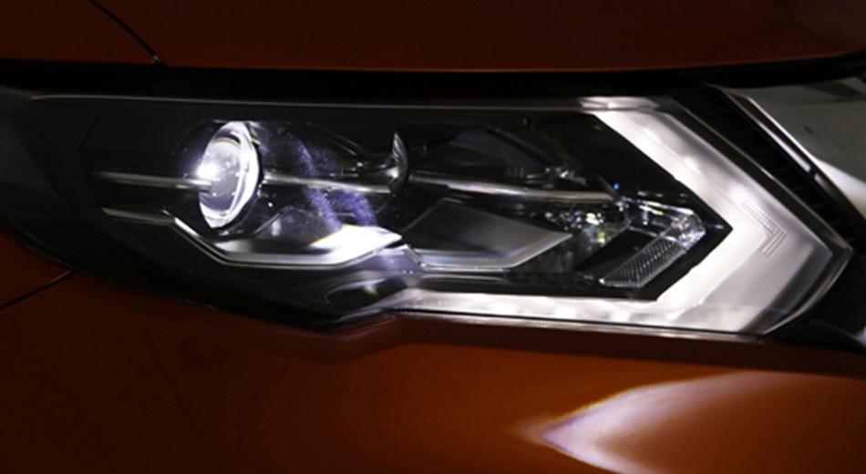 Faróis LED IMPONENTES-Vehicle Feature Image